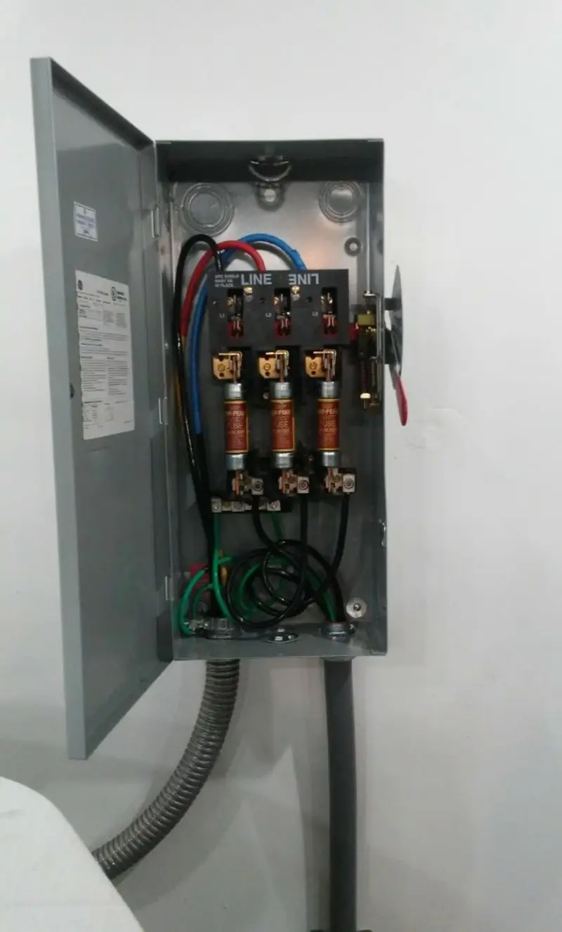 Three-phase disconnect switch installed for Smoke Detector Installation in Shelby